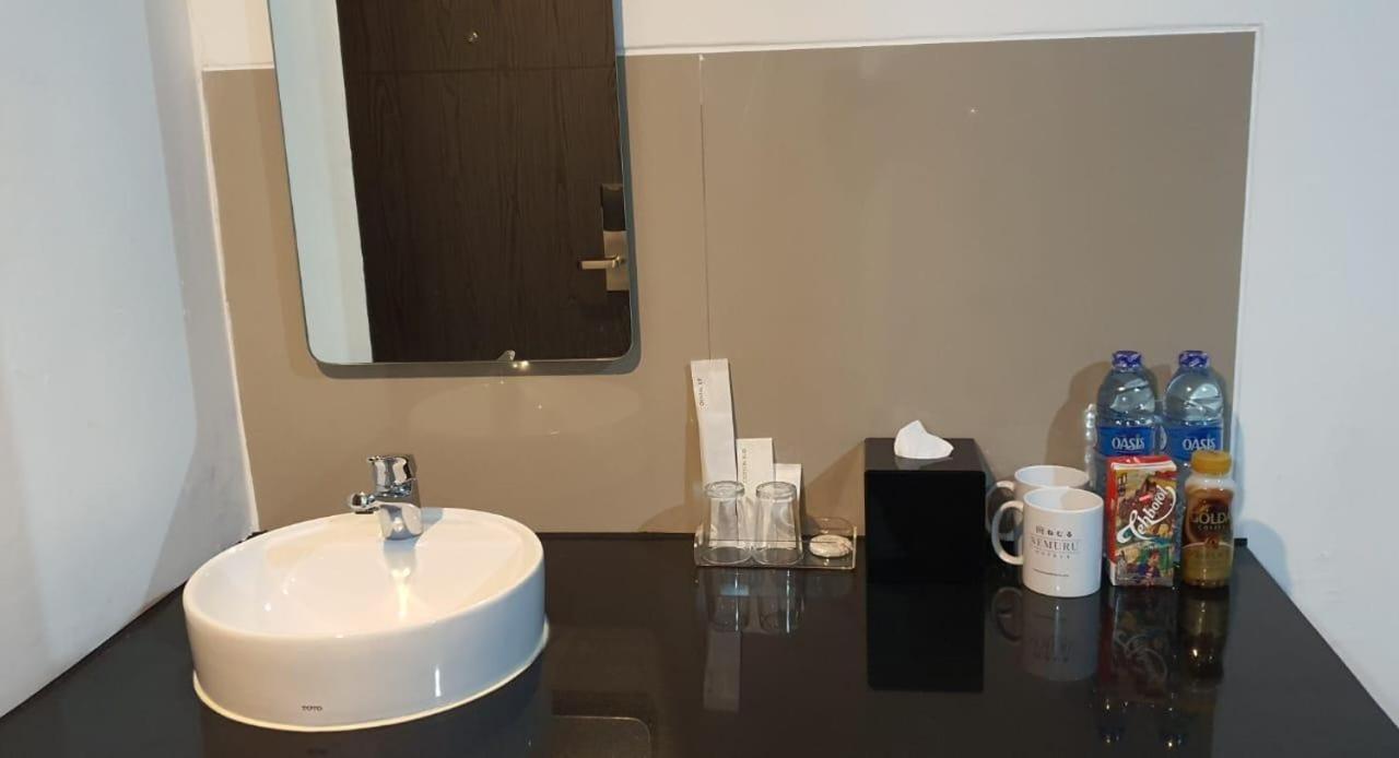 Nemuru Hotel Ciputat Pondokcabe Hilir Dış mekan fotoğraf